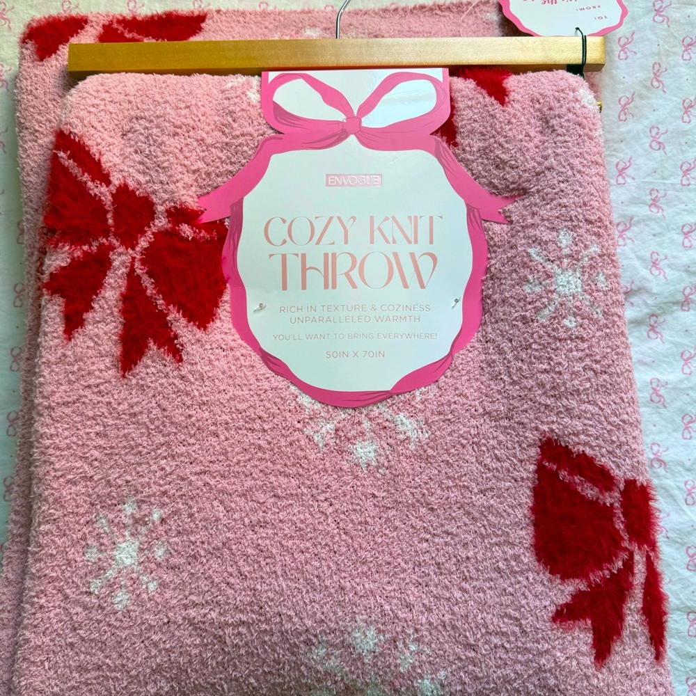 NWT - Envogue Bow and Snowflake Throw